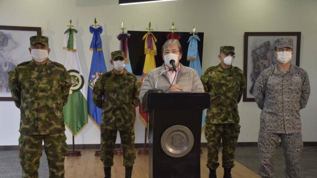 El ministro de defensa Carlos Holmes Trujillo hizo el anuncio en una rueda de prensa, el viernes.