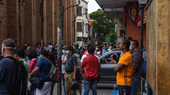 Con 138 casos, Pereira es la ciudad de la región con más casos de covid-19. Sin embargo, en las calles del centro es normal ver aglomeraciones de personas y que algunas de estas no tengan las medidas de autocuidado.
