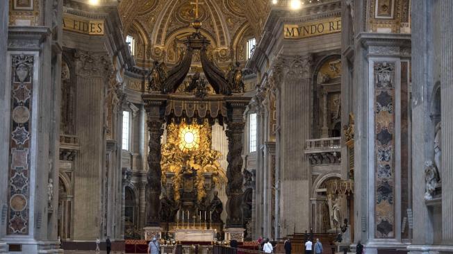 La basílica de San Pedro reabre, en una Italia que avanza en su desconfinamiento.
