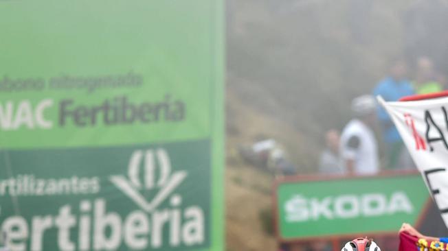 Roglic, centro, campeón de la Vuelta a España, con Alejandro valverde (izq.) y Tadej Pogacar, el podio.