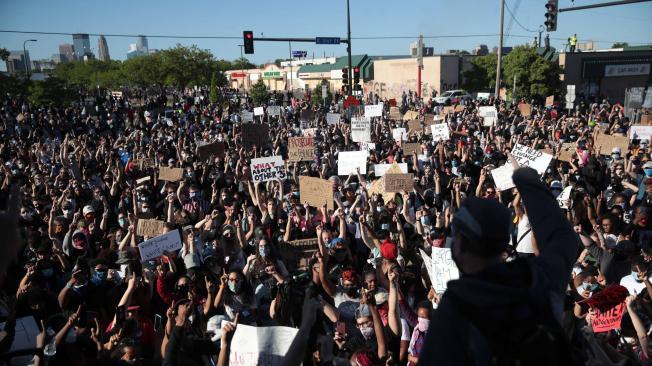 Las protestas por la muerte de George Floyd siguen en Mineápolis y otras ciudades de Estados Unidos.