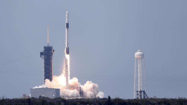 El cohete Falcon 9 despegó según lo previsto a las 3:22 p. m. (2:22, hora de Colombia) .