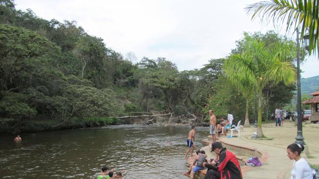 A Togüí le dicen el paraíso escondido de Boyacá. Entre otras, por su piscina natural a orillas del Río Ubazá.