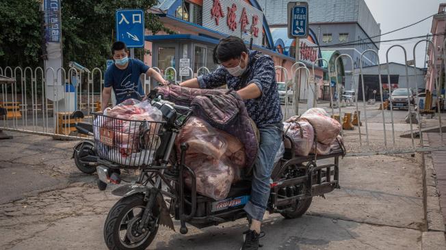 Autoridades sanitarias de Pekín precisaron que estos casos están vinculados con el mercado de Xifandi, en el sur de la capital.