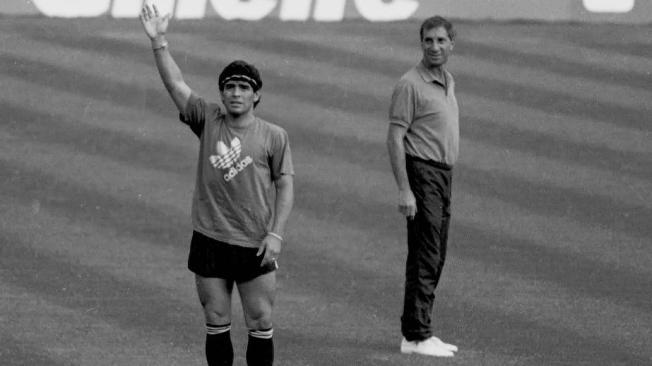 Carlos Bilardo (der.), junto a Diego Maradona, en Italia-90.