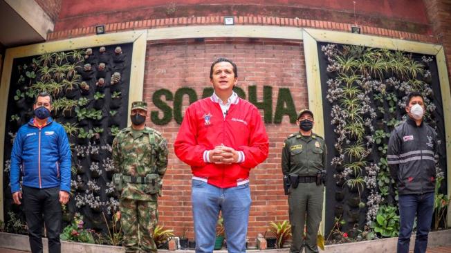 El alcalde de Soacha, Juan Carlos Saldarriaga expresó sus condolencias con la familia del joven e hizo un llamado a las entidades correspondientes para que se investigue y esclarezca con celeridad los hechos.