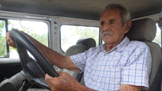 Leandro Sierra se transportaba en su propio vehículo para cumplir con sus labores.
