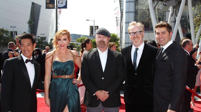 (De izquierda a derecha el elenco de 'Cazadores de Mitos') Grant Imahara, Kari Byron, Jamie Hyneman, Adam Savage y Tory Belleci en los Creative Arts Emmy Awards, de 2011