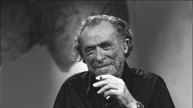 Charles Bukowski nació en Andernach (Alemania) el 16 de agosto de 1920 y murió en Los Ángeles, el 9 de marzo de 1994.