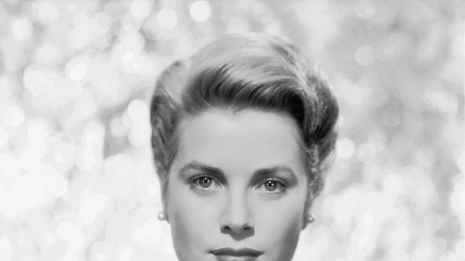 La bellísima Grace Kelly dejó la actuación, luego de 11 películas, para ser princesa de Mónaco.