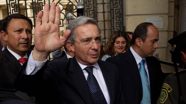 Fuentes en la Corte dicen que no hay términos para definir si pasa o no a la Fiscalía los procesos contra Álvaro Uribe.