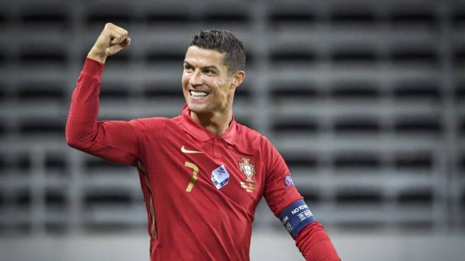 Cristiano Ronaldo tras anotar su gol 100 con Portugal.