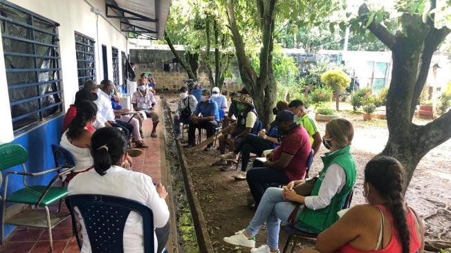 La Secretaría de Gobiernos de Antioquia ha venido sosteniendo diálogos y acompañamientos a los desplazados de la Isla de la Amargura.