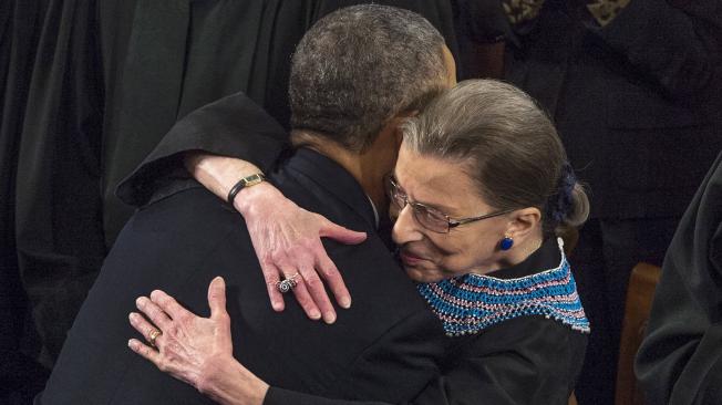 La jueza Ruth Bader Ginsburg y el expresidente de EE. UU. Barack Obama.