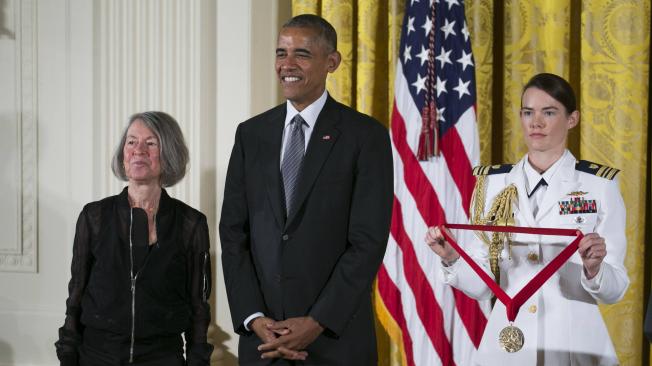 Glück en la Casa Blanca, cuando el presidente Barack Obama le impuso la Medalla.