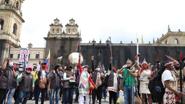 Personas se concentran en la plaza de Bolívar.