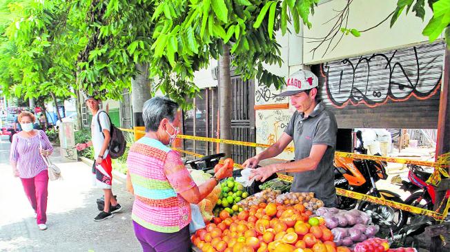 Residentes se quejan del insoportable ruido de los venteros ofreciendo sus productos.