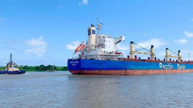 Recientemente se desvió una embarcación que se dirigía al Puerto de la ciudad, ante la profundidad del río.