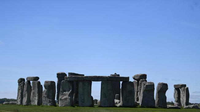 Según informes del 12 de noviembre de 2020, el secretario de Estado británico de Transporte, Grant Shapps, acordó la construcción del túnel de carretera A303, bajo el sitio del Patrimonio Mundial de Stonehenge en Wiltshire, Gran Bretaña.