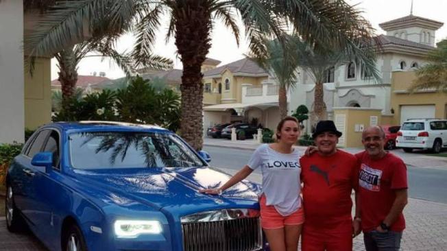 Diego Maradona alardeaba en sus redes de sus carros, joyas y otras propiedades que hoy le quedan a su familia.