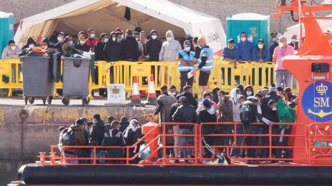 Cientos de migrantes fueron trasladados esta semana a 
al  puerto de Arguineguín, en Gran Canaria.