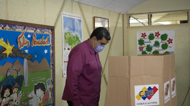 Nicolás Maduro acudió a los centros de votación este domingo.