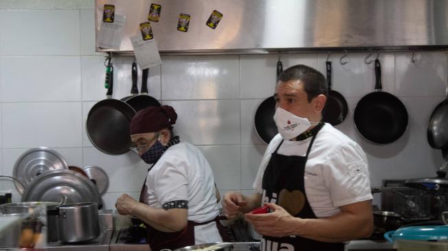Con más de 10 años de experiencia, este restaurante, que cuenta con seis empleados, también sirve deliciosos platillos colombianos como frijoladas paisas o el tradicional mute santandereano.