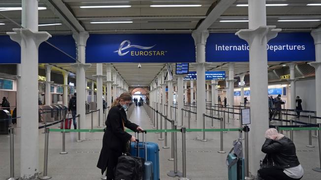 Alemania canceló desde las cero horas de este lunes los vuelos con destino a Reino Unido. Esto ha hecho que decenas de británicos estén atrapados en los aeropuertos del país.