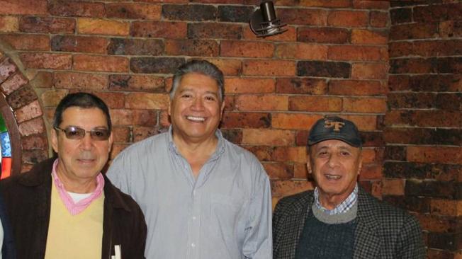 Alberto Jiménez, centro, con Jaime Horta (izquierda) y Alfonso Lizarazo (derecha), en una de sus visitas a Colombia.