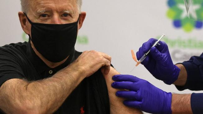 El presidente electo de Estados Unidos, Joe 
Biden, recibió este lunes su segunda dosis de la vacuna de los laboratorios Pfizer y BioNTech contra el covid-19.