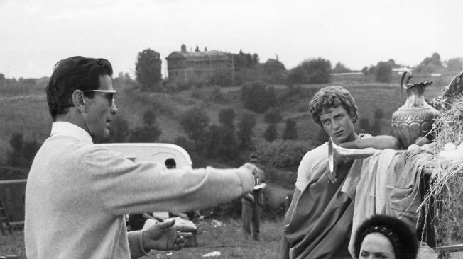 Fotografía fechada en 1962, durante el rodaje de la película 'La Ricotta', del director italiano Pier Paolo Pasolini (izq.)
