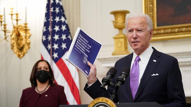 El presidente Joe Biden ya estipuló órdenes ejecutivas que atienden directamente la crisis por el covid-19.
