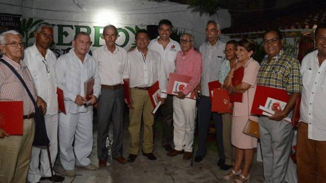 Beder Guerra, con varios periodista de la región, con quienes conformó la Asociación de Periodistad del Cesa (PAC).