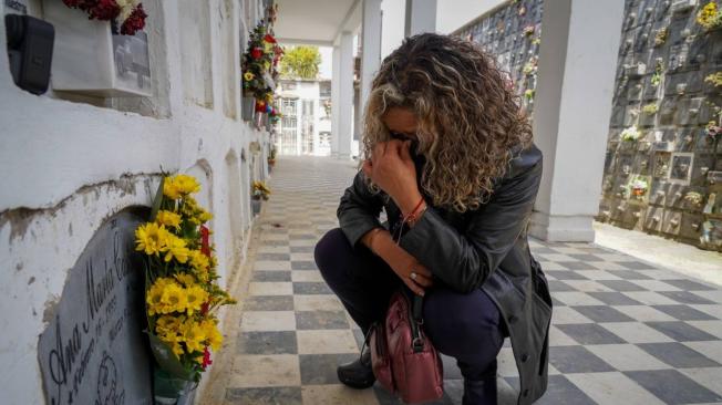 Doña Nidia Romero visitó el martes, 16 de febrero, la tumba de Ana María. Ese día habría cumplido 22 años.