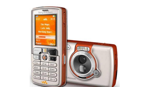 La anterior marca Ericsson y Sony se aliaron en este modelo.