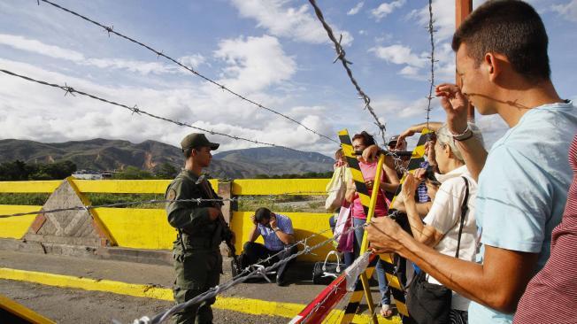 Las tensiones políticas entre Colombia y Venezuela afectaron el cruce de fronteras. En las fotografías, colombianos tratando de cruzar la frontera en Cúcuta (Norte de Santander) en agosto de 2015.