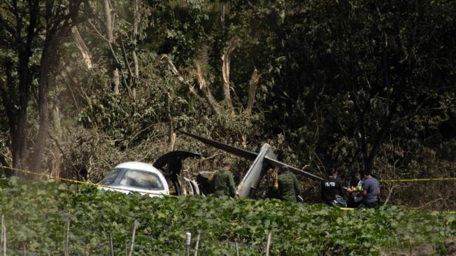 Seis soldados mexicanos murieron este domingo cuando la aeronave en la que viajaban se estrelló.