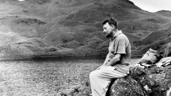 Bajo el volcán’ es parte de una trilogía que Malcolm Lowry nunca vio publicada: ‘Piedra infernal’ y la recientemente recuperada ‘Rumbo al mar Blanco’.