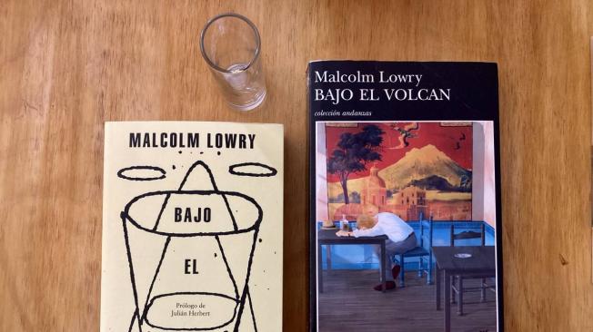Las ediciones de ‘Bajo el volcán’ de Literatura Random House y de Tusquets.