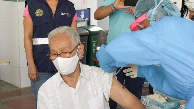 el pasado viernes en Cartagena comenzó la vacunación de los adultos mayores de 80 años.