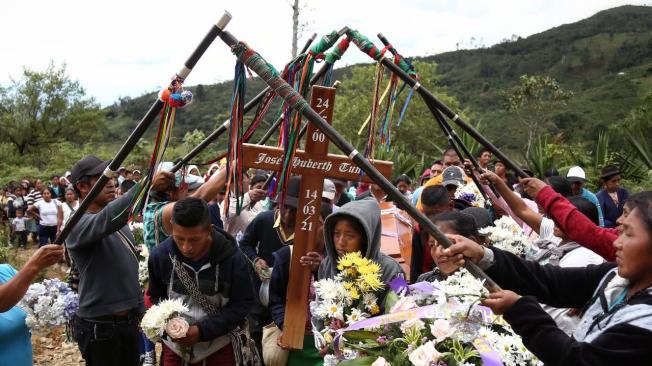 En el corregimiento Pueblo Nuevo de Caldono  se realizó el sepelio de José Hubert Tumbo, uno de los jóvenes indígenas asesinados en Argelia, Cauca esta semana.