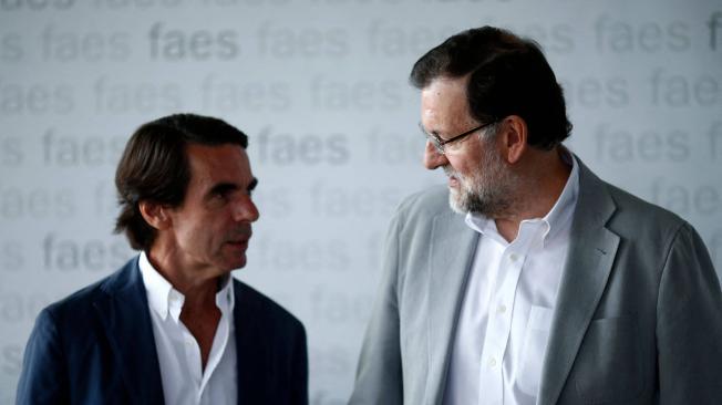 Los expresidentes españoles Mariano Rajoy y José María Aznar.