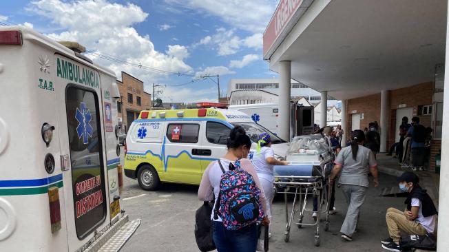 Así lucen las urgencias del Hospital General de Medellín. En la ciudad y en Antioquia el porcentaje de ocupación de UCI supera el 90% con más de  siete mil personas muertas.