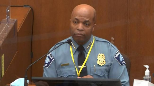 El jefe de policía de Minneapolis, Medaria Arradondo, testifica durante el juicio del exoficial de policía Derek Chauvin acusado de la muerte de George Floyd en Minneapolis.