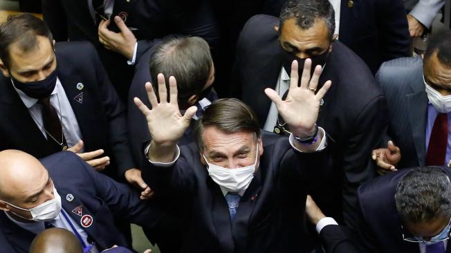 El presidente de Brasil, Jair Bolsonaro, se niega a aceptar medidas de confinamiento para el covid.