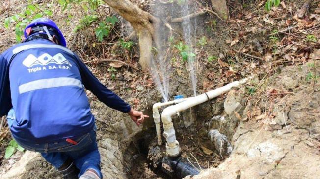 Los habitantes de Chorrera, en el municipio de Juan de Acosta, son los principales damnificados con el delito de las conexiones ilegales, pues llegan a perder en el servicio de acueducto siete litros de agua potable por segundo.