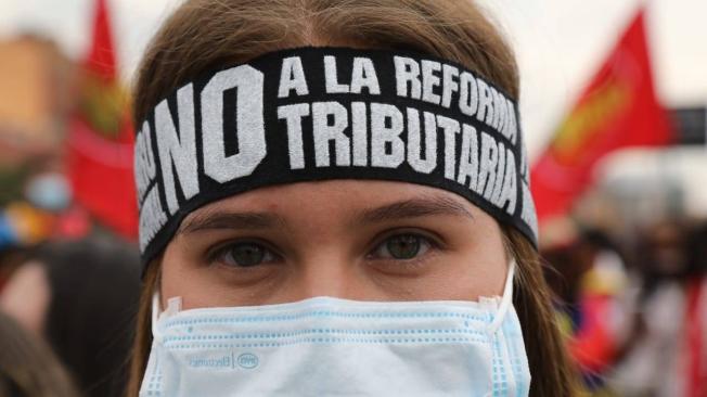 Jóvenes se sumaron al paro nacional que se adelanta en colombia en contra de la reforma tributaria.