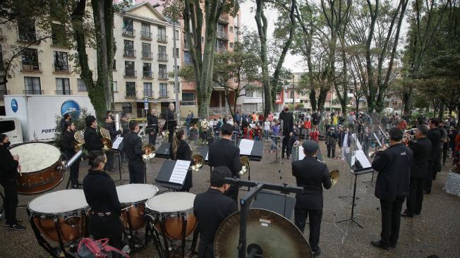 La Orquesta Filarmónica de Bogotá realizó un concierto en el Park Way, llamando a la No Violencia durante las jornadas de Paro Nacional y enviando un mensaje de aliento y solidaridad