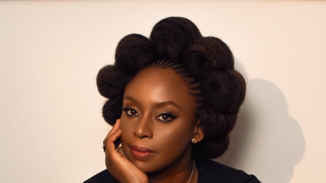 Chimamanda Ngozi Adichie acaba de publicar el libro 'Sobre el duelo'.