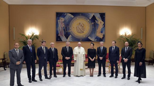 El papa Francisco se reunión con la comitiva argentina que lo visitó en Roma.